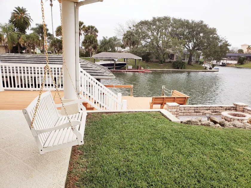 Beautiful Saltwater Canal House - Image 1