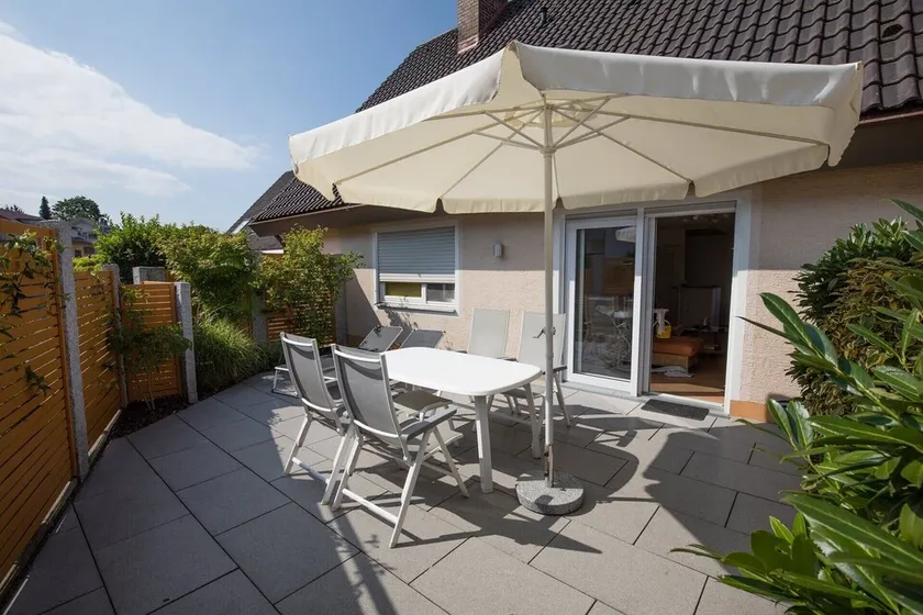 \"Appartamento per vacanze Dr Saretz\" con vista parziale sul lago, terrazza privata e WiFi - Image 1