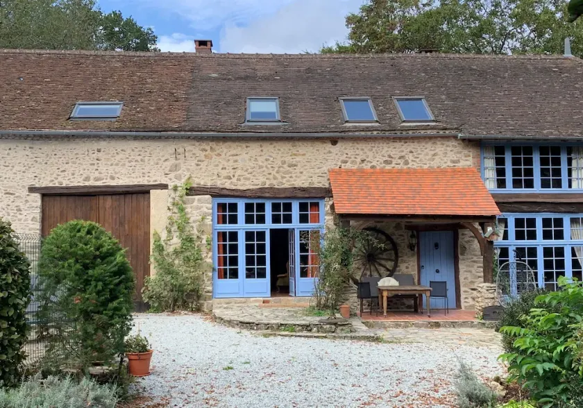 Exceptional 6 Bedroom 18th Century Home with private heated pool and hot tub.  - Image 1
