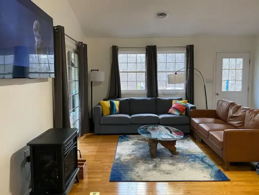 Waterfront, Walk to River, Fast Wifi, Fireplace - Image 1