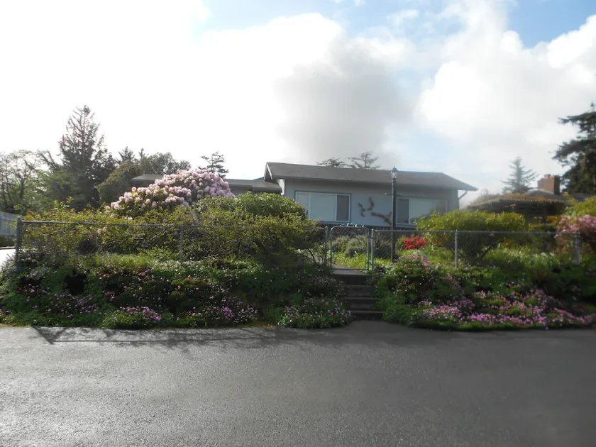 Lou's Bay View in Scienic Coos Bay- Charleston. Large beautiful Home. - Image 1