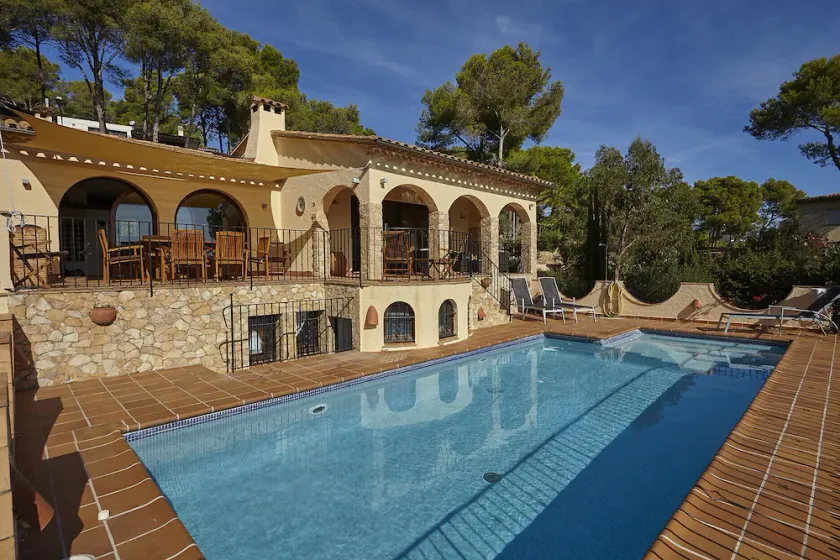 SisiClaro very extensive house with stunning view - Image 1