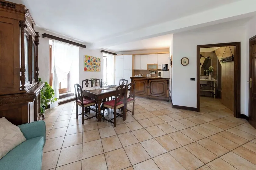 6 Person Apartment - Image 1