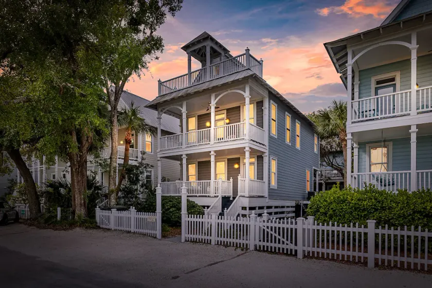 Updated Coast Cottage! Heated Pool, Private Beach Access - Close to EVERYTHING! - Image 1
