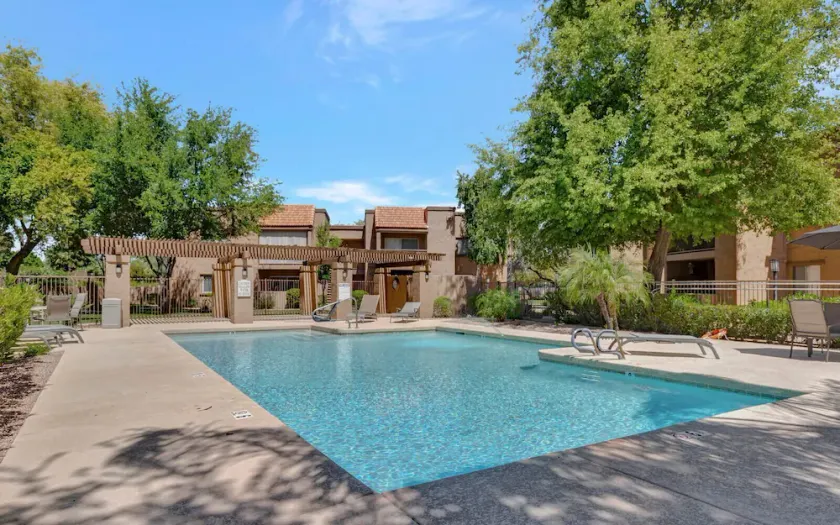 Poolside 2 Bdrm Condo Prime Scottsdale Location - Image 1
