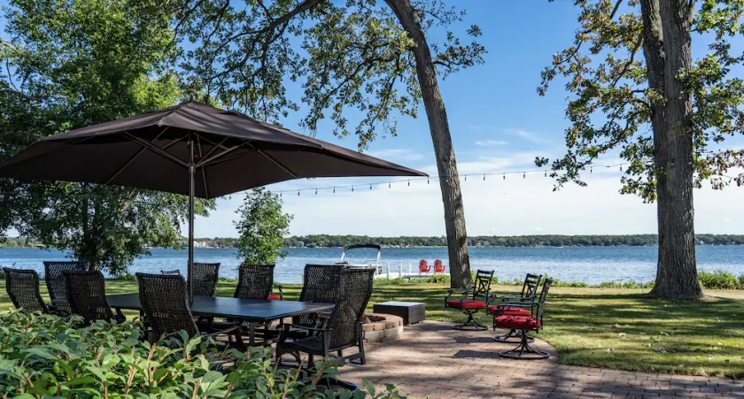 Lake House - Image 1