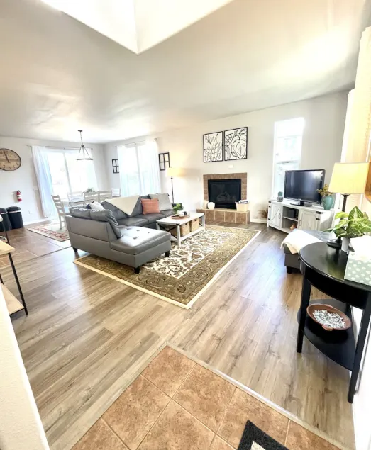 Close to Montgomery Village and Flamingo Resort, just minutes to wineries - Image 1