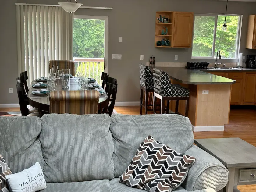 Great Home in South County, Close to Narraganstt and Newport &.08 miles from URI - Image 1