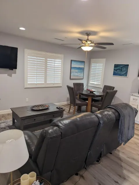 GORGEOUS 1 BED GUEST HOME - Image 1