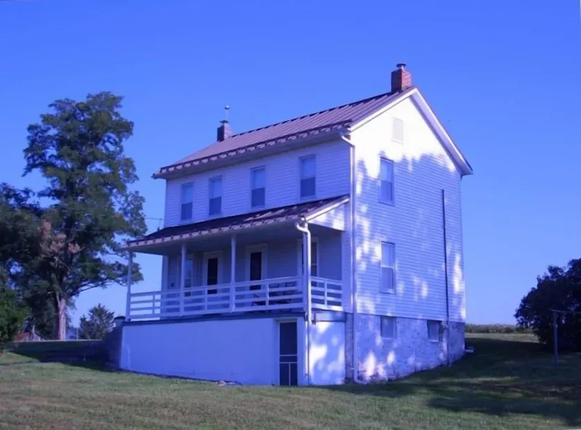 Charming 1880's home w pastoral views on 130 acre cattle farm - Image 1