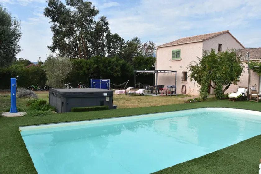 Vackra tyst, bekvämt hus med pool för familjesemestern - Image 1