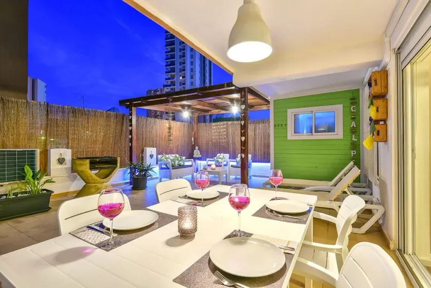 Lovely 1bedroom apartment sleeps 4 very large terrace very close to beaches - Image 1