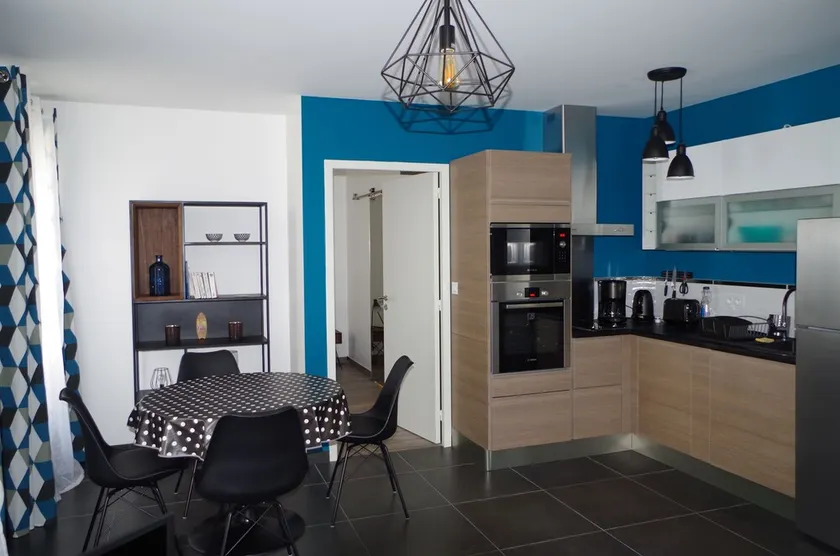 Recent apartment in the heart of downtown with private parking - Image 1