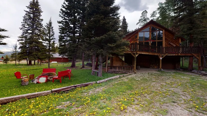 Standing Bear Lodge in the Upper Valley - Image 1