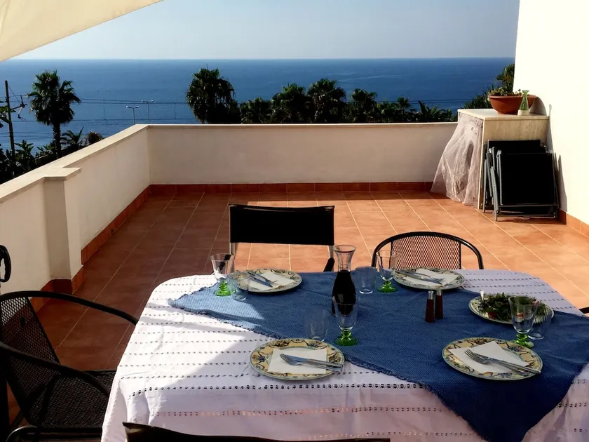 Vacation home near Tropea in Calabria, located directly on the cliffs. - Image 1
