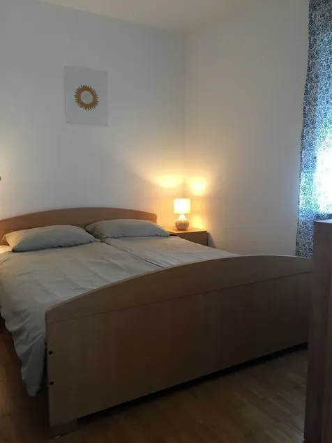 Cozy Duo Retreat, No-Pets, Parking Included - Image 1