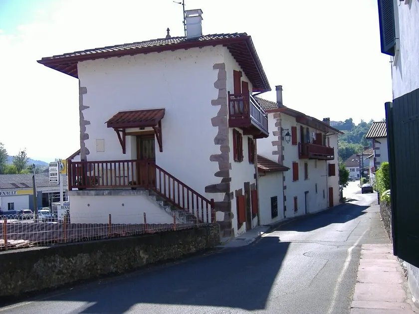 Affascinante casa a schiera, a 2 passi dalla città medievale di St Jean Pied de Port - Image 1