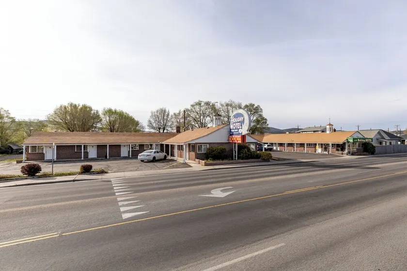 Holiday Motel - Image 1