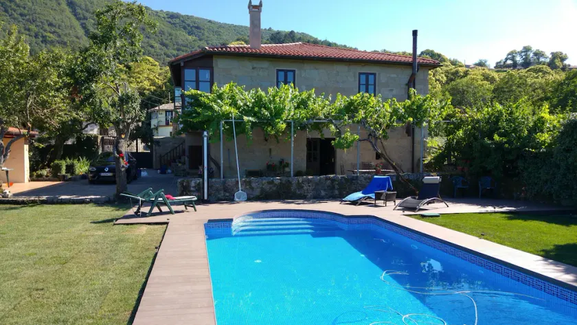 Historisches Ferienhaus mit Pool ideal für Familien in der Ribeira Sacra - Image 1