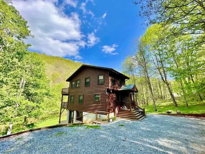 Beautiful Riverfront Cabin located on New River, Wi-Fi, Pool Table - Image 1