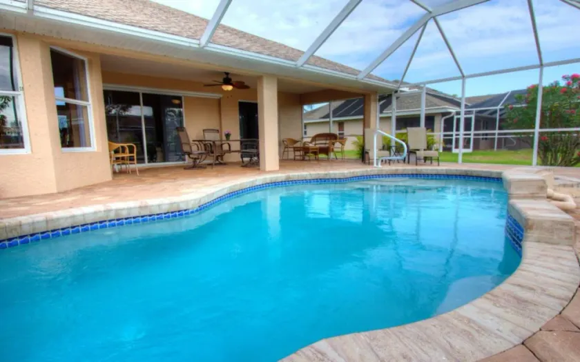Belle maison familiale avec piscine chauffée dans quartier calme. - Image 1