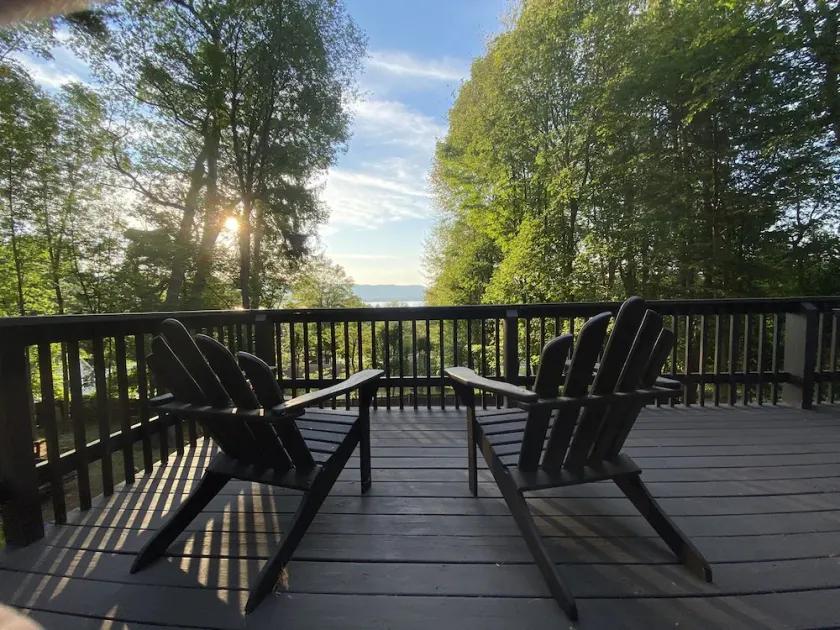 Modern open concept house w/Lake George views, private beach- 5 mins to village - Image 1