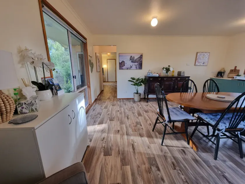 UNWIND AT THE 3BR CAPE BEACH HOUSE | FREE Wi-Fi | Families, Solo, & Couples. - Image 1