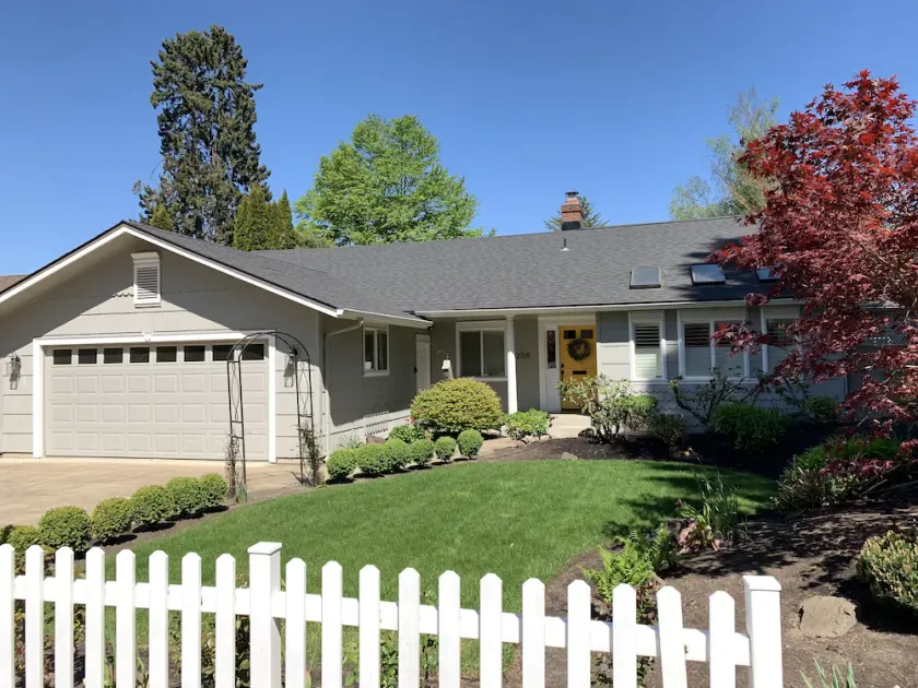 Oakway Blissful Abode, Walk to Autzen Stadium - Image 1
