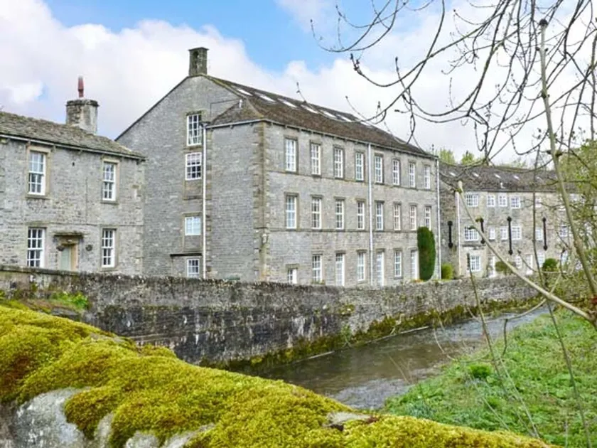 14 Riverside Walk - Image 1
