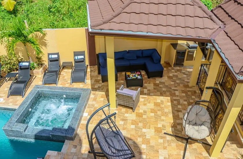 Cozy Luxury Hideaway With Free Wifi,Parking,Swimming Pool&Jacuzzi Near Negril 1b - Image 1