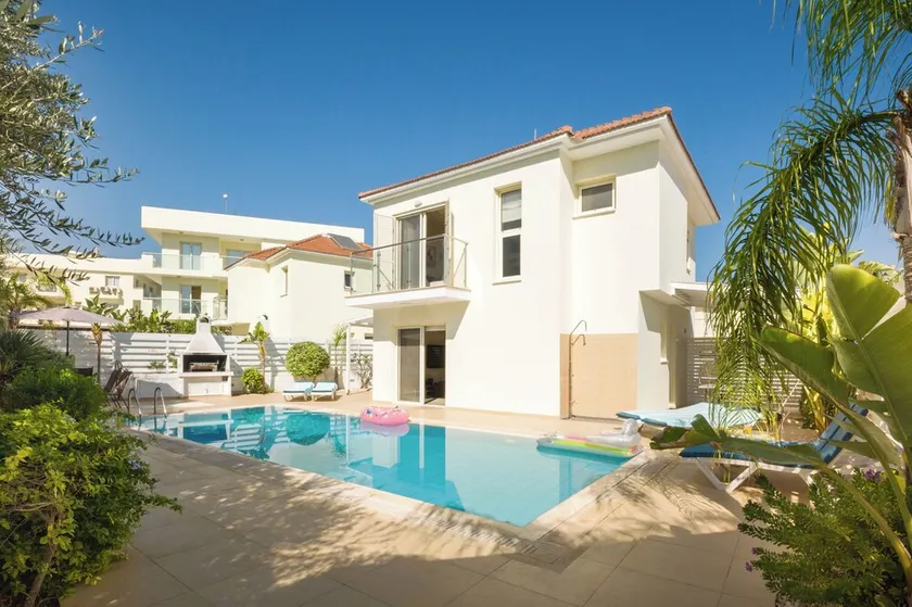 Modern villa next to the beach - High spec throughout , Free unlimited WI-FI - Image 1