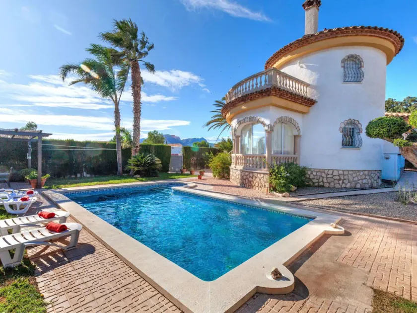 Wonderful private villa for 6 people with private pool, WIFI, A/C, TV and patio - Image 1