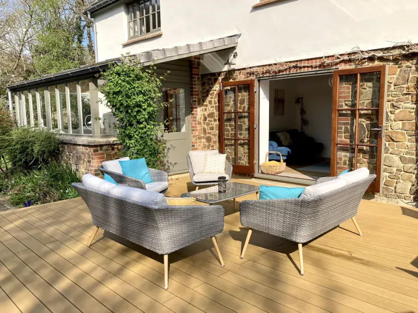 Coast & country luxury cottage in pretty village, w/local pub. Beach 15 mins. - Image 1