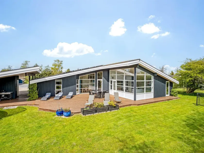 \"Helena\" - 700m from the sea by Interhome - Image 1