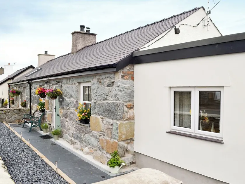 3 bedroom accommodation in Bethesda Bach, near Caernarfon - Image 1
