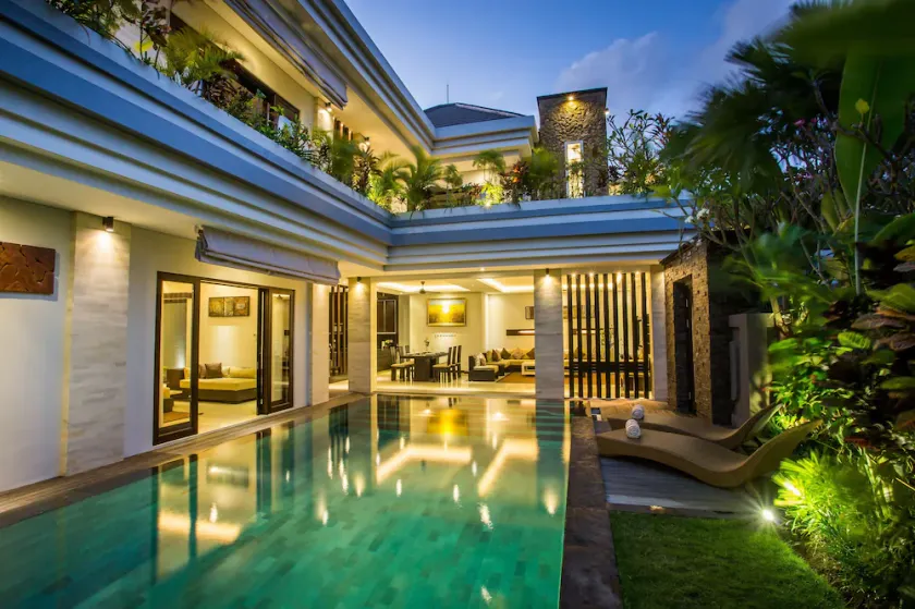 Spacious 6 bedroom villa with private pool near uluwatu and Jimbaran Beach. - Image 1
