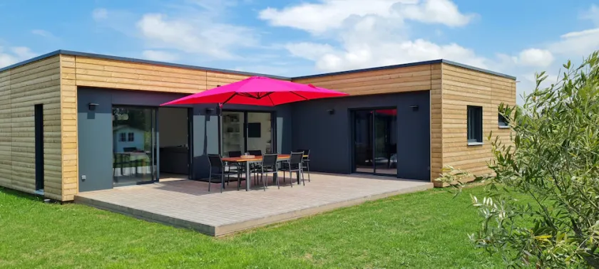 Bright new wooden house with enclosed garden 5 minutes from the beach - Image 1