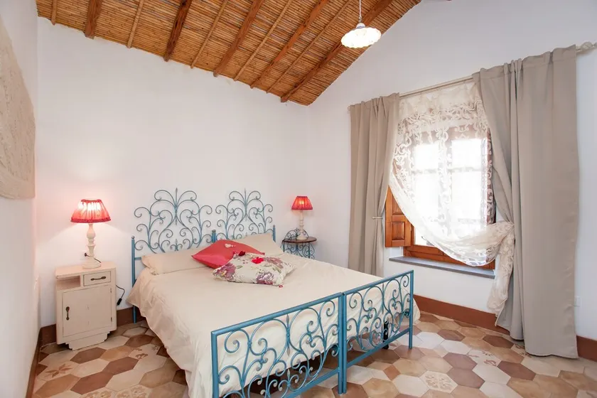 Holiday Home \"Domo Bangone\" with Shared Terrace & Wi-Fi - Image 1