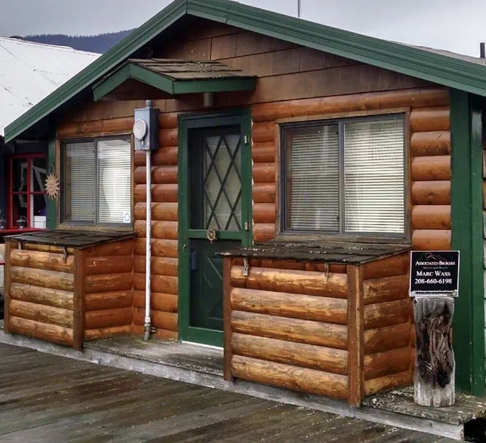 Cozy Float House in Bayview Idaho - Image 1