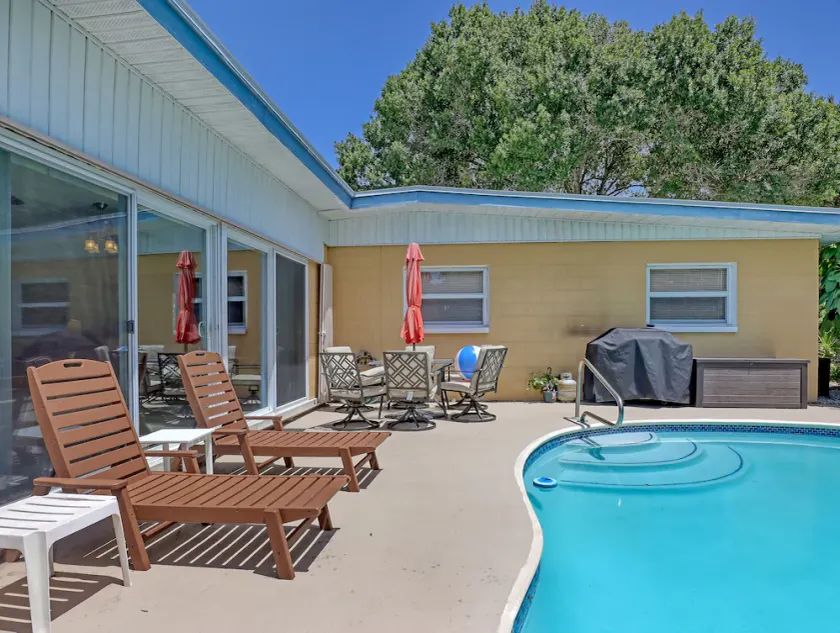 3br./2ba. Residential house, nice fenced,  private setting, pool. - Image 1