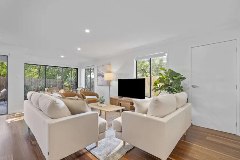 Family Retreat with Garage and Outdoor BBQ - Image 1