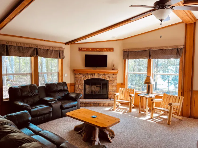 Lakeside Cabin in the Northwoods - Image 1