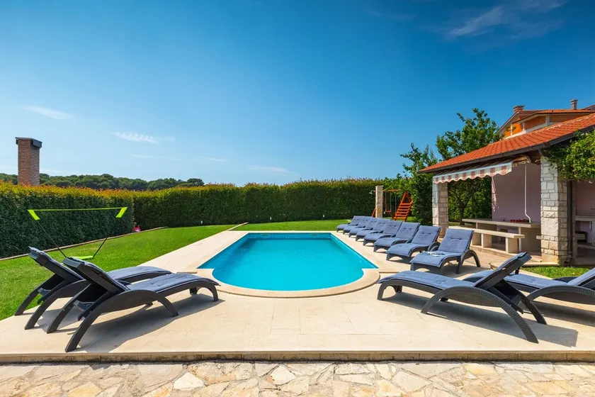 Free heated pool, 3 km from the sea, barbecue, WiFi, billiards, WLAN - Image 1