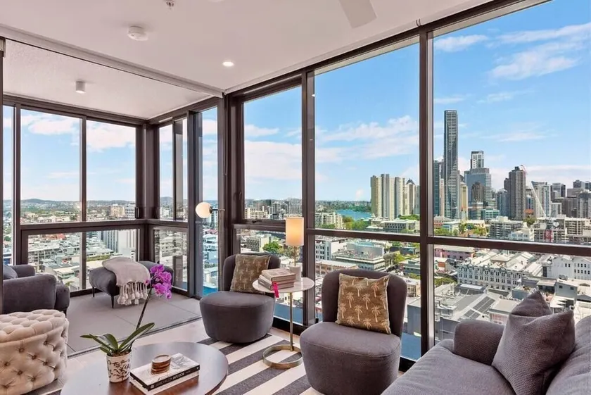 Utopia Suites Luxe Sky Home/Sensational Views 2B/2Bath/Park - Image 1