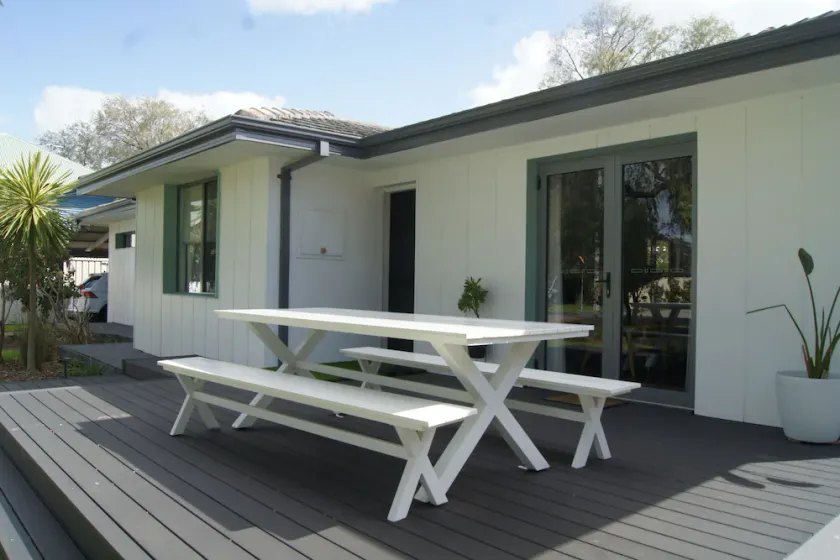 Blue West - 150m from the water. - Image 1