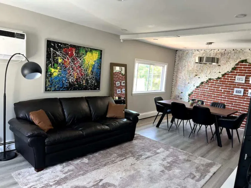 Stylish 3BR Home Close to Campus 10min to Boston - Image 1