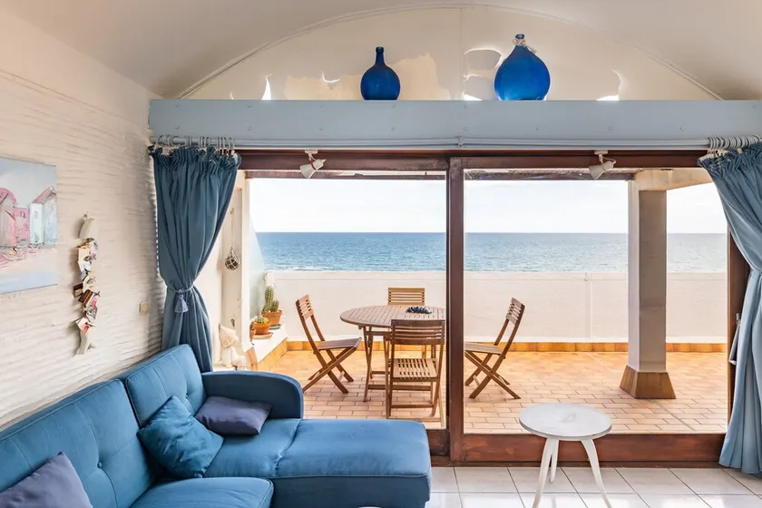 Rooftop Seafront Apartment with Sea View, Wi-Fi, and Air Conditioning - Image 1