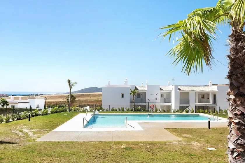 Appartamento 'Bajo Con Jardín Privado Atalanterra' con vista mare, piscina in comune e Wi-Fi - Image 1
