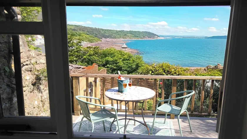 The Crow's Nest - A Cosy Village Cottage with Stunning Sea Views - Image 1