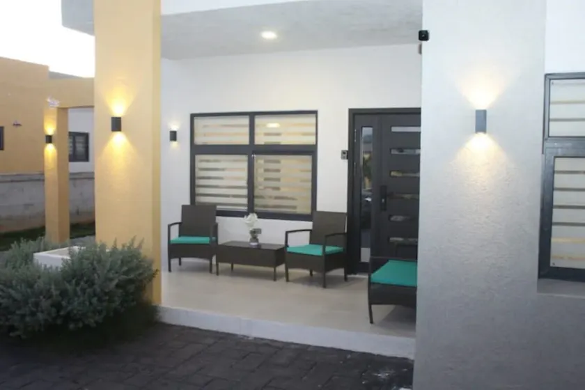 Luxury Apt - Image 1